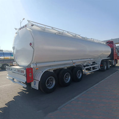 İyi bir fiyat. 3 kabinli, 3 akslı, alüminyum alaşımlı yakıt tankı, çift hatlı fren sistemi ve orijinalden 50 ton maksimum yüklü yarı römork çevrimiçi